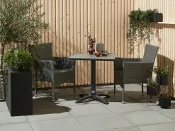 JUTLANDIA HOBRO L70 Bord Grå + 2 AIDT Stol Grå