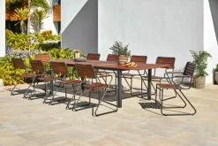 JUTLANDIA YTTRUP L210/300 Bord Hårdträ + 4 VAXHOLM Stapelstol Hårdträ -Utemöbler affär 177122