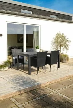 JUTLANDIA VATTRUP L170/273 Bord Svart + 4 AIDT Stol Svart -Utemöbler affär 182113