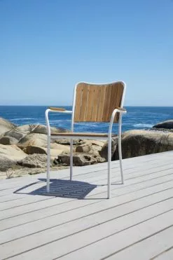 Stapelstol BASTRUP Natur/vit -Utemöbler affär 201311