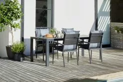 JUTLANDIA MADERUP L205 Bord Svart + 4 PADHOLM Stapelstol Svart -Utemöbler affär 201822