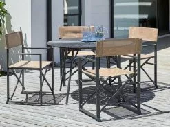 JUTLANDIA RANGSTRUP Ø110 Bord Svart + 4 NAGELSTI Stol Svart